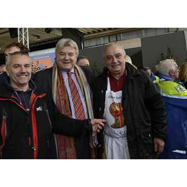 Elio De Anna (Assessore regionale Cultura Sport Relazioni internazionali e comunitarie Funzione pubblica Autonomie locali Coordinamento riforme) all'annuale festa di ringraziamento della Regione alla Protezione civile del FVG. (Pordenone 01/12/12)