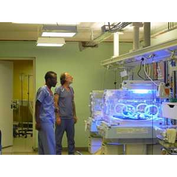 Roberto Dall'Amico (Primario Pediatria Ospedale Pordenone) all'Ospedale Saint Damien di Port au Prince, Haiti. (Port au Prince 03/12/12)