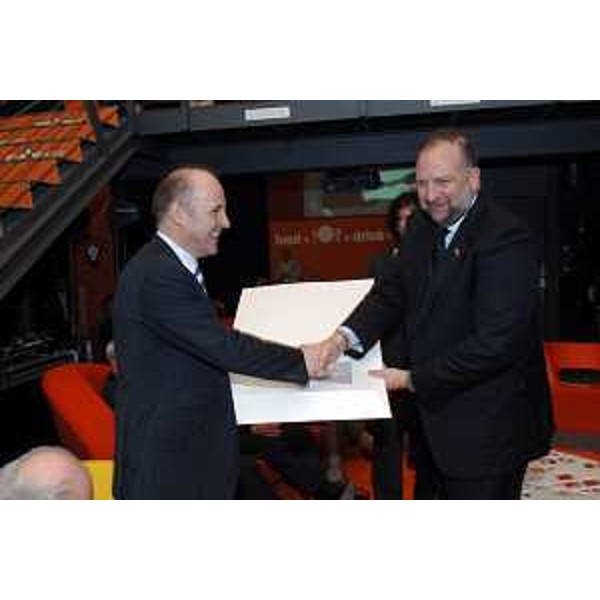 Roberto Cosolini (Assessore regionale al lavoro, formazione, università e ricerca) alla consegna del Premio Innovazione 2006 alla Wego Srl di Pordenone. (Udine 26/03/07)