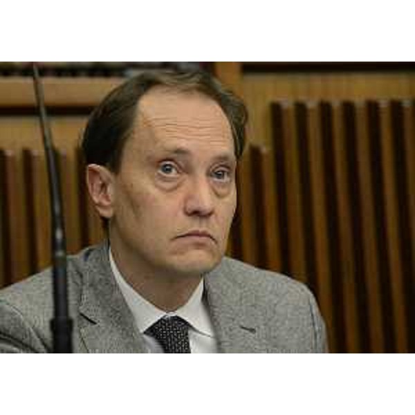 Luca Ciriani (Vicepresidente FVG e assessore regionale Salute) durante il dibattito conclusivo sul ddl di riordino del SSR-Servizio Sanitario Regionale, in Consiglio regionale. (Trieste 04/12/12)