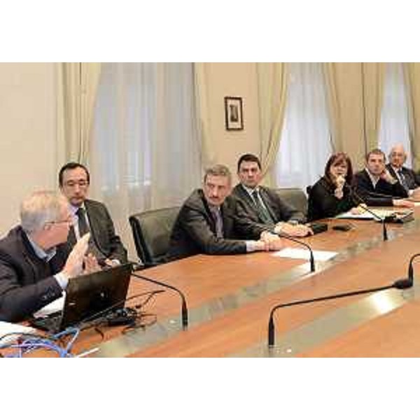 Angela Brandi (Assessore regionale Lavoro) incontra rappresentanti di Azienda, Confindustria, sindacati e Alessandro Ciriani (Presidente Provincia Pordenone) sulla situazione occupazionale e industriale dello stabilimento della Ideal Standard di Orcenico Inferiore. (Trieste 04/12/12)