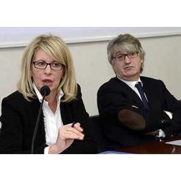 Sandra Savino (Assessore regionale Finanze e Programmazione) e Renzo Tondo (Presidente Friuli Venezia Giulia) nel corso della presentazione dei volumi "I numeri della specialità. Protagonisti del cambiamento nei fatti", nella sede della Regione. (Trieste 06/12/12)