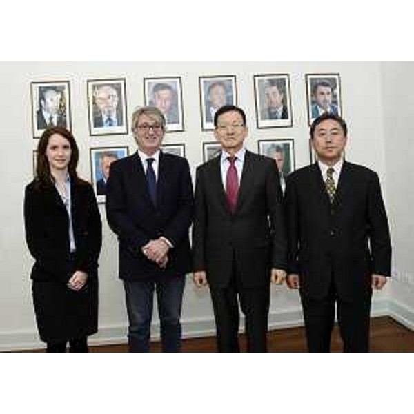 Renzo Tondo (Presidente Friuli Venezia Giulia) riceve Kim Young Seok [Ambasciatore Repubblica di Corea (Corea del Sud) a Roma] nella sede della Regione FVG. (Trieste 06/12/12)