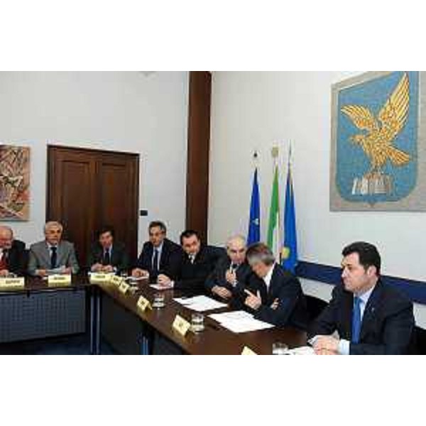 Riccardo Illy (Presidente Regione Friuli Venezia Giulia) con Franco Iacop (Assessore regionale per le relazioni internazionali, comunitarie e autonomie locali), Giuliano Amato (Ministro dell'Interno) e Ettore Rosato (Sottosegretario agli Interni) ritratti in occasione della firma del Protocollo d'intesa 'in materia di politiche integrate di sicurezza urbana'. (Trieste 27/03/07)