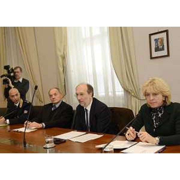 Riccardo Riccardi (assessore Infrastrutture), Marco Travisani (commissario capo Polstrda9, Oriano Turello (direttore generale FVG Strade) e Laura Tamburini (Ufficio scolastico regionale). (Trieste, 13/12/2012)