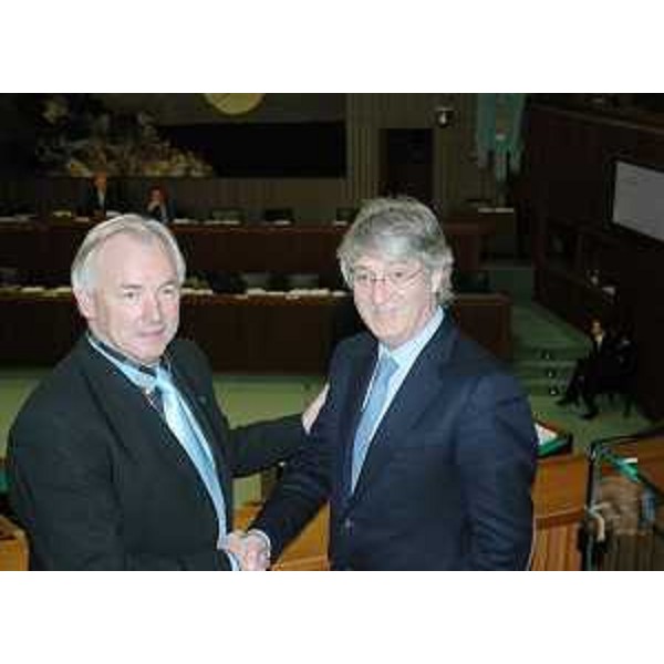 Gerhard Doerfler (Governatore Carinzia) e Renzo Tondo (Presidente Friuli Venezia Giulia) in occasione del seminario "Senza confini: Tarvisiano-Valcanale-Canal del Ferro. Proposte e azioni unitarie per un nuovo ciclo di sviluppo", in Consiglio regionale. (Trieste 12/12/12)