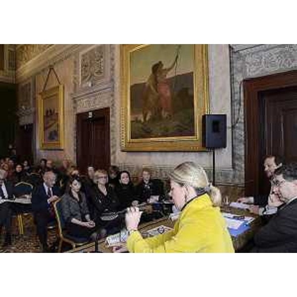 Federica Seganti (Assessore regionale Attività produttive) all'incontro annuale dedicato allo stato di avanzamento del POR-Programma Operativo Regionale che delinea priorità e interventi del Fondo Europeo di Sviluppo Regionale/FESR in FVG. (Udine 19/12/12)