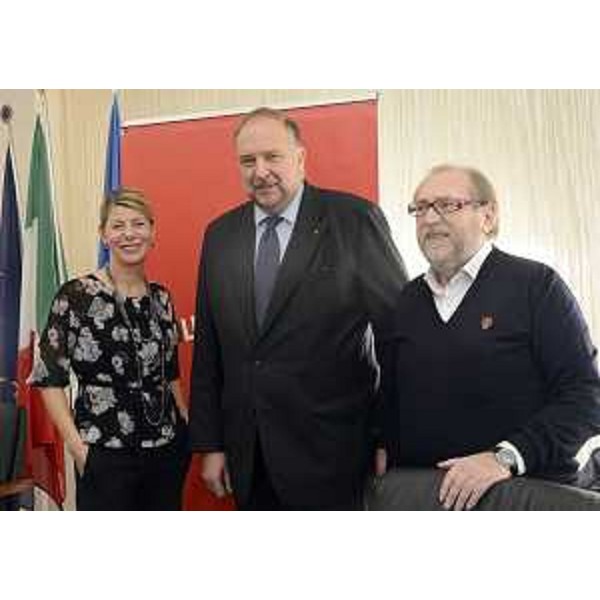Federica Seganti (Assessore regionale Attività produttive), Roberto Cosolini (Sindaco Trieste) e Loris Tramontin (Presidente Azalea Promotion) alla conferenza stampa "2013, i grandi eventi come volano turistico del FVG". (Trieste 20/12/12)