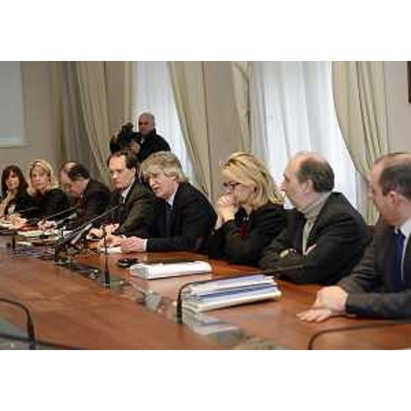 Renzo Tondo (Presidente Friuli Venezia Giulia), insieme agli assessori della sua Giunta, traccia un bilancio del 2012 in un incontro con la stampa, nella sede della Regione. (Trieste 21/12/12)