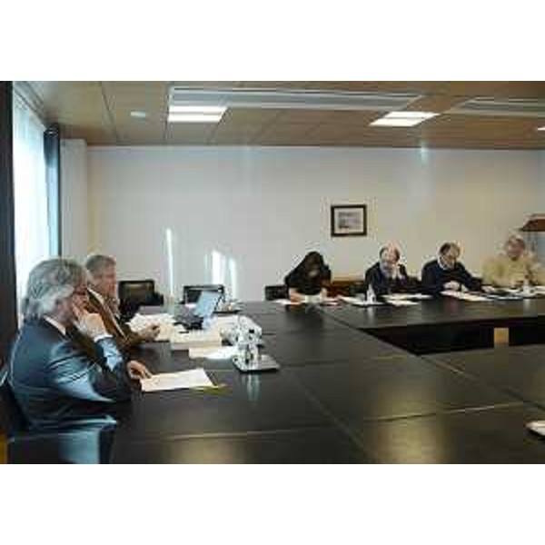R.Tondo (Presidente Friuli Venezia Giulia), D.Bertuzzi (Segretario generale Presidenza Giunta regionale) e gli assessori regionali A.Brandi (Lavoro), R.Riccardi (Infrastrutture), R.Molinaro (Istruzione), E.De Anna (Cultura) durante la riunione della Giunta regionale. (Udine 28/12/12)