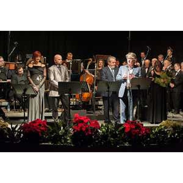 Renzo Tondo (Presidente Friuli Venezia Giulia) interviene al concerto "Quando la radio racconta ...", Coro e Orchestra Natissa, per l'inaugurazione dell'Auditorium comunale. (Precenicco 29/12/12)