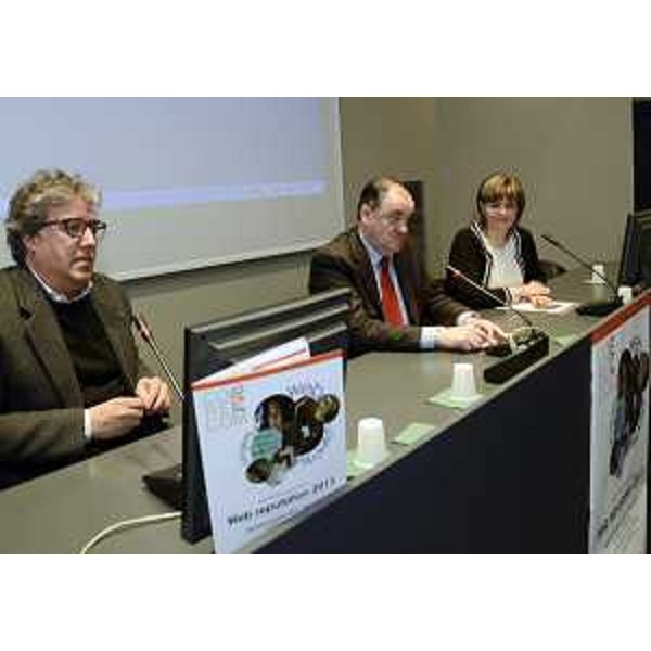 Marco Rossitti (Regista), Roberto Molinaro (Assessore regionale Istruzione) e Maria Lisa Garzitto (Componente Comitato Regionale per le Comunicazioni-CoReCom) alla presentazione dei corti realizzati per il Progetto Web Reputation 2013 dal CoReCom e dall'Ufficio del Garante dell'Infanzia e dell'Adolescenza. (Trieste 08/01/13)