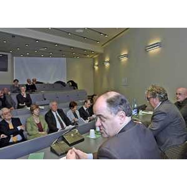 Roberto Molinaro (Assessore regionale Istruzione) e Marco Rossitti (Regista) alla presentazione dei corti realizzati per il Progetto Web Reputation 2013 dal CoReCom e dall'Ufficio del Garante dell'Infanzia e dell'Adolescenza. (Trieste 08/01/13)