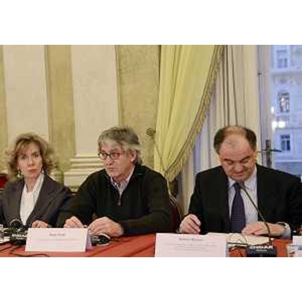 Daniela Beltrame (Direttore Ufficio Scolastico Regionale), Renzo Tondo (Presidente Friuli Venezia Giulia) e Roberto Molinaro (Assessore regionale Istruzione) all'incontro d'avvio del progetto "KEPASS-Knowledge Exchange Program for the Adriatic School System". (Trieste 17/01/13)