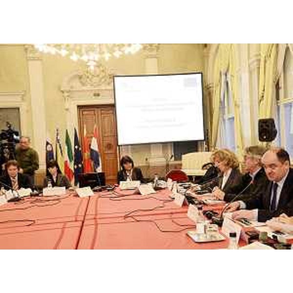 Daniela Beltrame (Direttore Ufficio Scolastico Regionale), Renzo Tondo (Presidente Friuli Venezia Giulia) e Roberto Molinaro (Assessore regionale Istruzione) all'incontro d'avvio del progetto "KEPASS-Knowledge Exchange Program for the Adriatic School System". (Trieste 17/01/13)