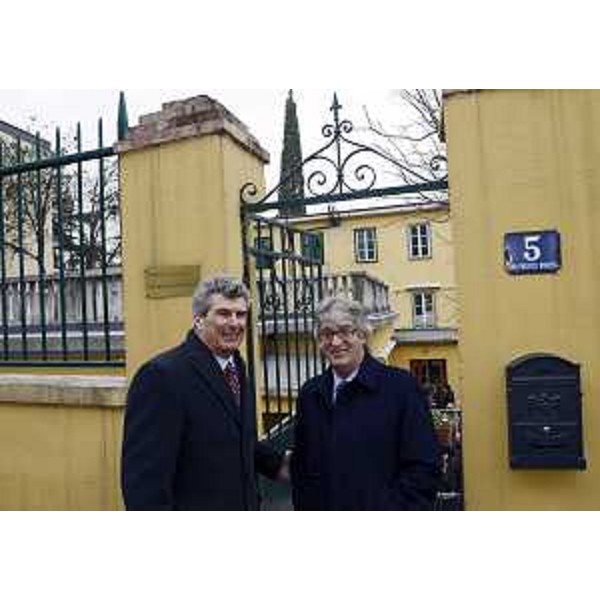 Enzo Angiolini (Presidente uscente Fondazione Luchetta Ota D'Angelo Hrovatin) e Renzo Tondo (Presidente Friuli Venezia Giulia) presso la rinnovata casa d'accoglienza della Fondazione Luchetta Ota D'Angelo Hrovatin, in via Valussi. (Trieste 30/01/13)
