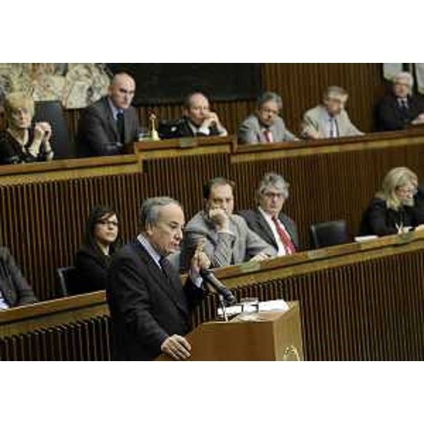 Franco Gallo (Presidente Corte Costituzionale) interviene nella seduta celebrativa per il 50° anniversario della promulgazione dello Statuto di Autonomia della Regione Friuli Venezia Giulia, in Consiglio regionale. (Trieste 31/01/2013)