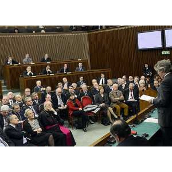 Renzo Tondo (Presidente Friuli Venezia Giulia) interviene nella seduta celebrativa per il 50° anniversario della promulgazione dello Statuto di Autonomia della Regione Friuli Venezia Giulia, in Consiglio regionale. (Trieste 31/01/13)
