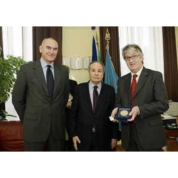 Maurizio Franz (Presidente Consiglio regionale), Franco Gallo (Presidente Corte Costituzionale) e Renzo Tondo (Presidente Friuli Venezia Giulia) in occasione della seduta celebrativa per il 50° anniversario della promulgazione dello Statuto di Autonomia della Regione Friuli Venezia Giulia, in Consiglio regionale. (Trieste 31/01/13)