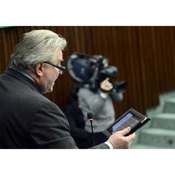 Elio De Anna (Assessore regionale Cultura, Sport, Relazioni internazionali e comunitarie, Funzione pubblica, Autonomie locali e Coordinamento Riforme) durante il question time in Consiglio regionale. (Trieste 01/02/13)