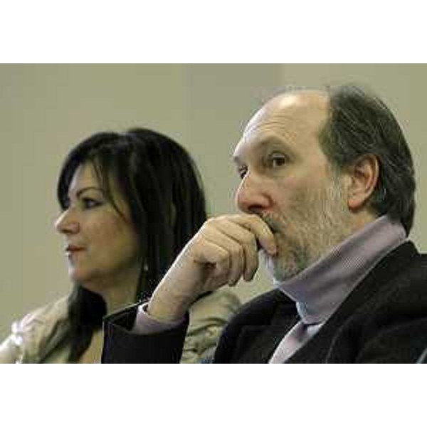 Gli assessori regionali Angela Brandi (Lavoro Formazione Commercio Pari Opportunità) e Riccardo Riccardi (Infrastrutture Mobilità Pianificazione territoriale Lavori pubblici) durante la riunione della Giunta regionale. (Udine 08/02/13)