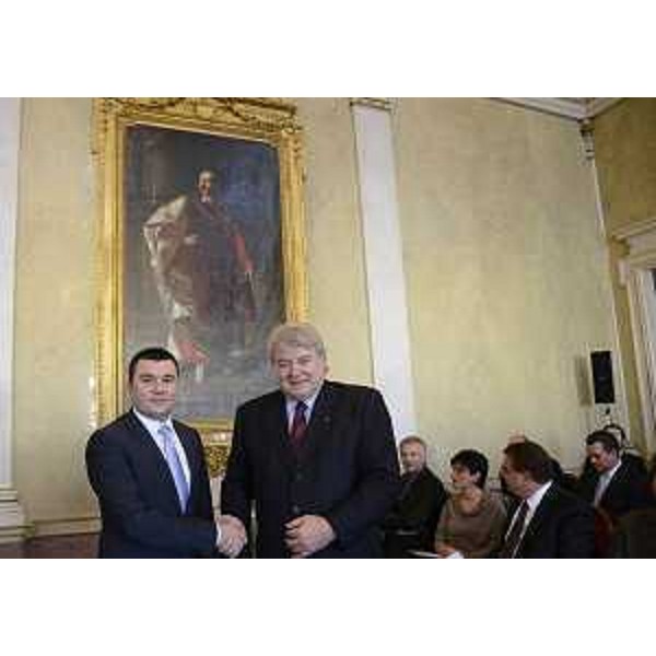 Bronislav Bugarski [Ministro Provincia autonoma Vojvodina (Repubblica di Serbia)] ed Elio De Anna (Assessore regionale Relazioni internazionali e comunitarie) alla presentazione del progetto di sviluppo locale "Vojvodina Biomass Energy", nella sede della Regione FVG. (Trieste 15/02/13)