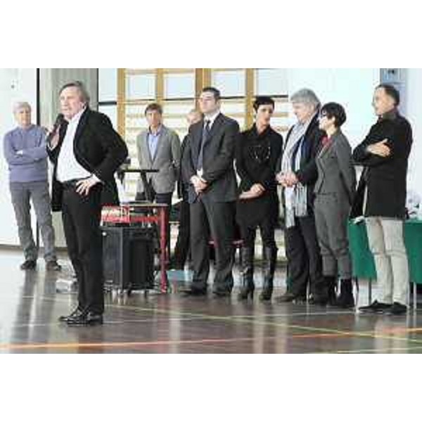 Elio De Anna (Assessore regionale Sport) alla prima esibizione dell'iniziativa "Movimento in 3S. Promozione della Salute nelle Scuole attraverso lo Sport", alla Scuola elementare "Zanella". (Porcia 18/02/13)