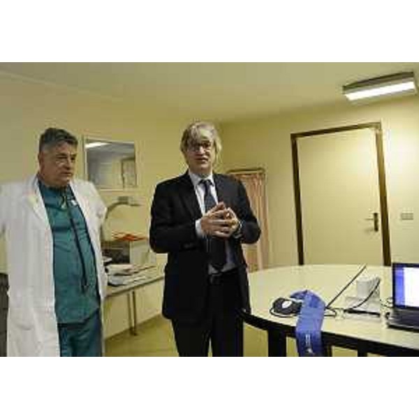 Lucio Mos (Direttore Unità operativa Cardiologia) e Renzo Tondo (Presidente Friuli Venezia Giulia) al Dipartimento di emergenza dell'ospedale. (San Daniele del Friuli 18/02/13)