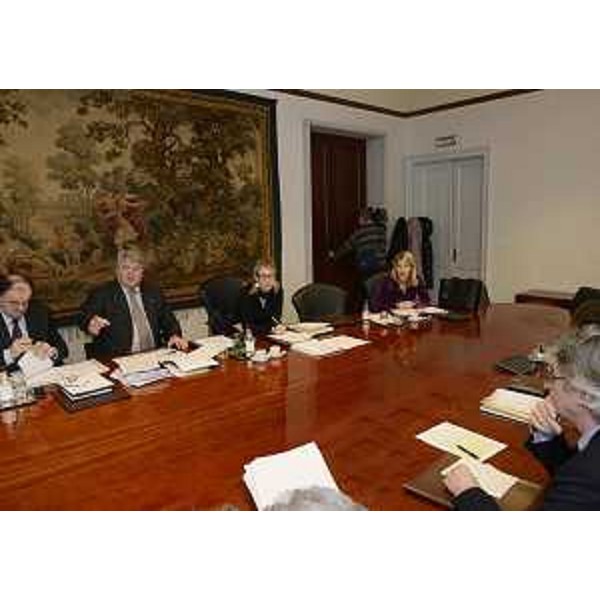 Gli assessori regionali R.Molinaro (Istruzione Università Ricerca Famiglia Associazionismo Cooperazione), E.De Anna (Cultura Sport Relazioni internazionali e comunitarie Funzione pubblica Autonomie locali Coordinamento Riforme), S.Savino (Finanze Patrimonio Programmazione Ambiente Energia Politiche per la Montagna) e F.Seganti (Attività produttive Polizia locale Sicurezza) durante la riunione della Giunta presieduta da R.Tondo (Presidente Friuli Venezia Giulia). (Trieste 27/02/13)