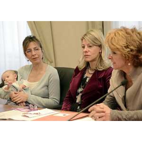 Federica Seganti (Assessore regionale Attività produttive) alla presentazione delle due giornate di lavoro de "La carica delle centoeuno donne in dialogo". (Trieste 27/02/13)