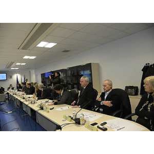 Tavolo della riunione del CAL-Consiglio delle Autonomie Locali. (Udine 01/03/13)