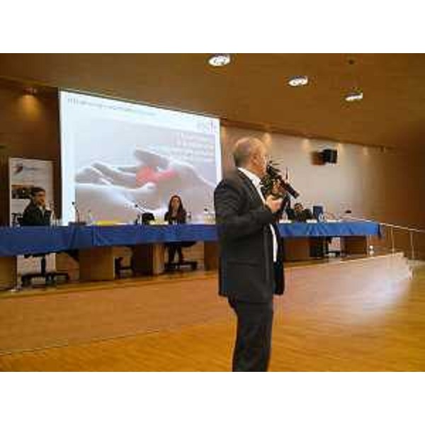 Luciano Zanin (Presidente Associazione Italiana Fundraiser) al convegno "La sostenibilità dei servizi alla persona e alla famiglia". (Udine 02/03/13)