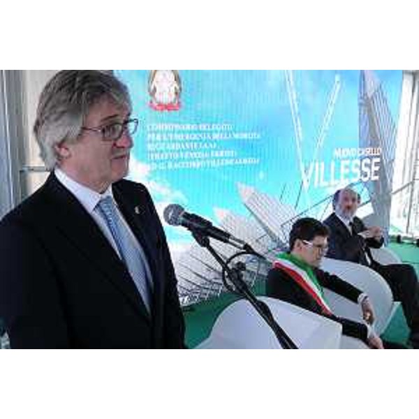 Renzo Tondo (Presidente Friuli Venezia Giulia) interviene alla cerimonia d'inaugurazione del casello di Villesse sulla A34 (Villesse-Gorizia). (Villesse 02/03/13)