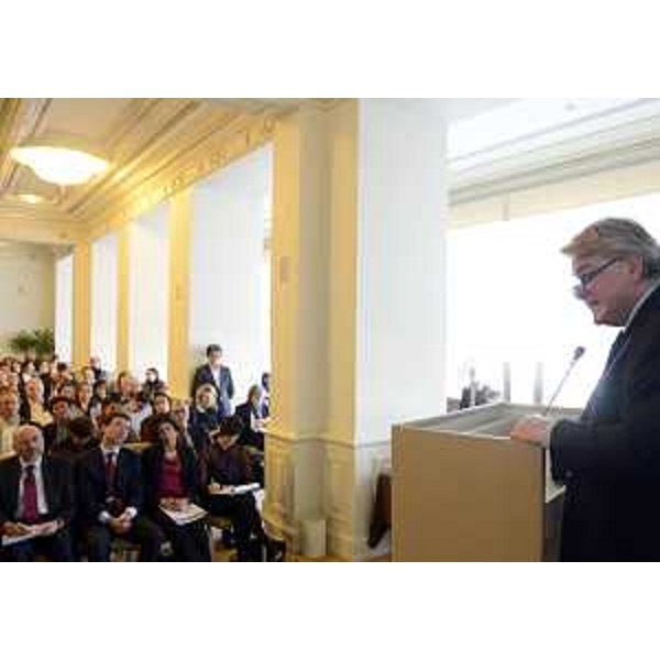 Elio De Anna (Assessore regionale Relazioni internazionali e comunitarie) interviene al convegno "Regioni e Aiuti di Stato" al Savoia Excelsior Palace. (Trieste 04/03/13)
