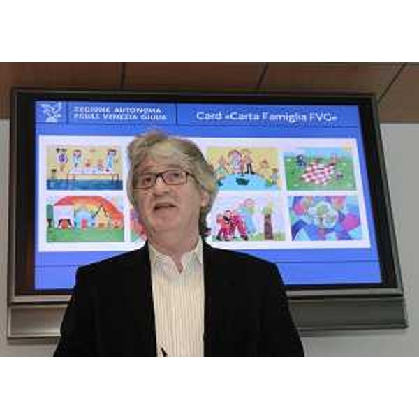 Renzo Tondo (Presidente Friuli Venezia Giulia) nel corso della conferenza stampa che ha confermato l'ampliamento dei benefici della "Carta Famiglia FVG 2013". (Udine 05/03/13)