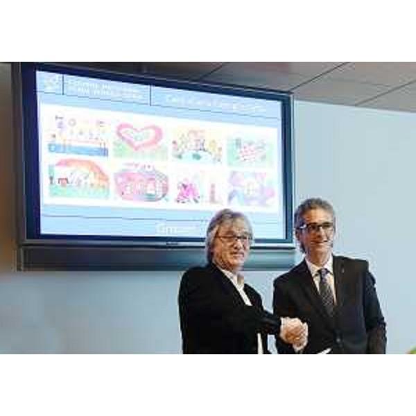 Renzo Tondo (Presidente Friuli Venezia Giulia) e Fabrizio Cicero Santalena (Direttore Despar FVG) nel corso della conferenza stampa che ha confermato l'ampliamento dei benefici della "Carta Famiglia FVG 2013". (Udine 05/03/13)