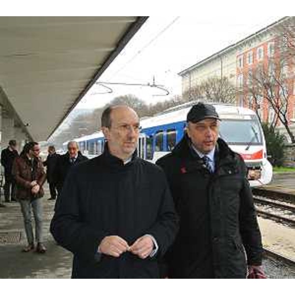 Riccardo Riccardi (Assessore regionale Infrastrutture) alla presentazione del nuovo Civity della spagnola CAF-Construcciones y Auxiliar de Ferrocarriles di Beasain per il trasporto pubblico locale su rotaia, alla Stazione Centrale. (Trieste 06/03/13)