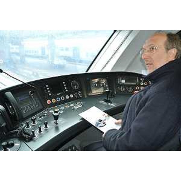 Riccardo Riccardi (Assessore regionale Infrastrutture) sul nuovo Civity della spagnola CAF-Construcciones y Auxiliar de Ferrocarriles di Beasain per il trasporto pubblico locale su rotaia, alla Stazione Centrale. (Trieste 06/03/13)