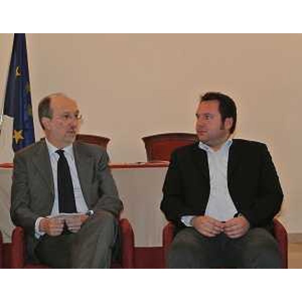 Incontro tra Riccardo Riccardi (Assessore regionale Infrastrutture) ed Emiliano Edera (Assessore Innovazione Comune Trieste) per la sottoscrizione del Protocollo d'intesa per lo sviluppo della Rete metropolitana a banda larga MAN/Metropolitan Area Network, in Municipio. (Trieste 06/03/13)