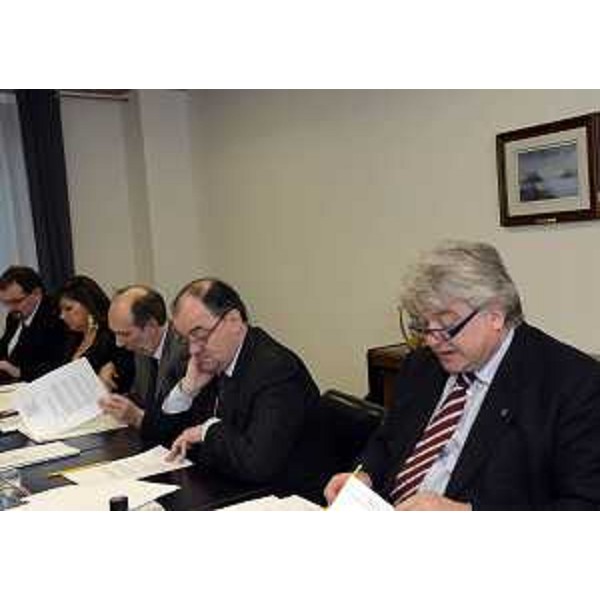 G.Carbonara (Portavoce presidente Tondo) e gli assessori regionali A.Brandi (Lavoro Formazione Commercio Pari Opportunità), R.Riccardi (Infrastrutture Mobilità Pianificazione territoriale Lavori pubblici), R.Molinaro (Istruzione Università Ricerca Famiglia Associazionismo Cooperazione) ed E.De Anna (Cultura Sport Relazioni internazionali e comunitarie Funzione pubblica Autonomie locali Coordinamento Riforme) durante la riunione della Giunta regionale. (Udine 06/03/13)
