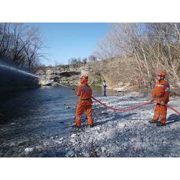 Forestali della Stazione di Cividale del Friuli e volontari della Protezione civile durante un'esercitazione di antincendio boschivo nei pressi di Grupignano sulla sponda destra del fiume Natisone. (Cividale del Friuli 02/03/13)