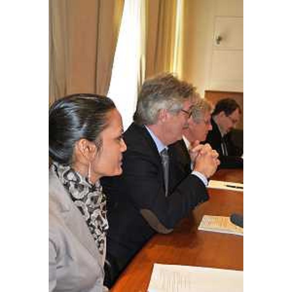 Renzo Tondo (Presidente Friuli Venezia Giulia) incontra la stampa per presentare il nuovo assessore regionale a Finanze, Patrimonio, Programmazione, Ambiente, Energia e Politiche per la Montagna: Indira Fabbro (accanto al presidente). (Trieste 11/03/13)