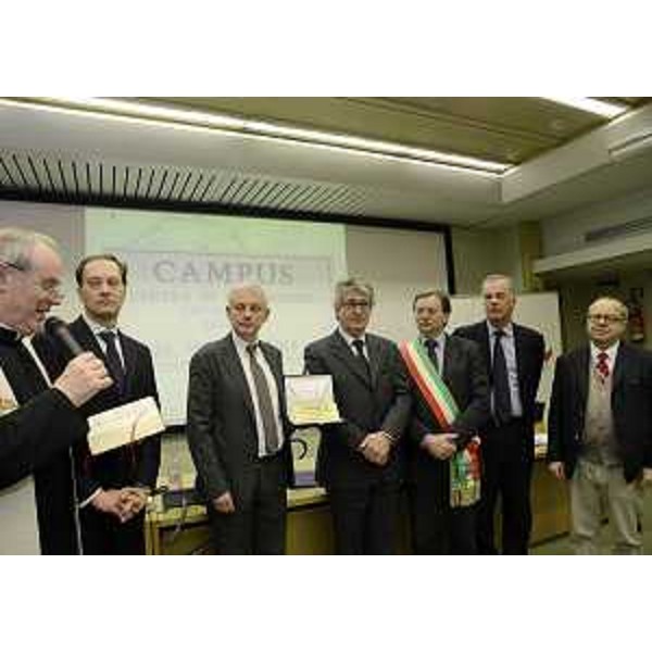 Basilio Danelon (Vicario generale Diocesi Concordia-Pordenone), Luca Ciriani (Vicepresidente FVG e assessore regionale Salute), Piero Cappelletti (Direttore generale CRO), Renzo Tondo (Presidente Friuli Venezia Giulia), Stefano Del Cont Bernard (Sindaco Aviano), Paolo De Paoli (Direttore scientifico CRO) e Michelangelo Agrusti (Presidente Comitato Indirizzo e Valutazione CRO). (Aviano 26/03/13)
