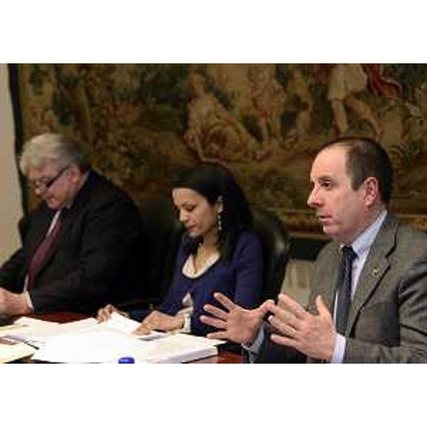 Gli assessori regionali a Cultura, Sport, Relazioni internazionali e comunitarie, Funzione pubblica, Autonomie locali e Coordinamento delle Riforme, a Finanze, Patrimonio e programmazione, Ambiente, Energia e Politiche per la Montagna, e a Risorse rurali, agroalimentari e forestali, durante la riunione della Giunta regionale. (Trieste 28/03/13)