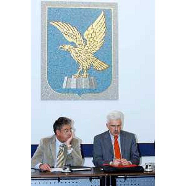 Roberto Antonaz (Assessore regionale all’istruzione, cultura, sport e pace) con Dario Locchi (Presidente dell'Associazione Giuliani nel Mondo) in occasione della presentazione del convegno 'Friuli Venezia Giulia, una Regione nel mondo', in programma a Melbourne in Australia. (Trieste 04/04/07)