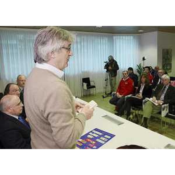 Il presidente della Regione Friuli Venezia Giulia alla presentazione del progetto "Arbitri del Cuore" per la preparazione di persone pronte ad eseguire manovre di rianimazione e defibrillazione precoce (BLS-D/Basic Life Support-Defibrillation) sui campi di calcio. (Udine 08/04/13)