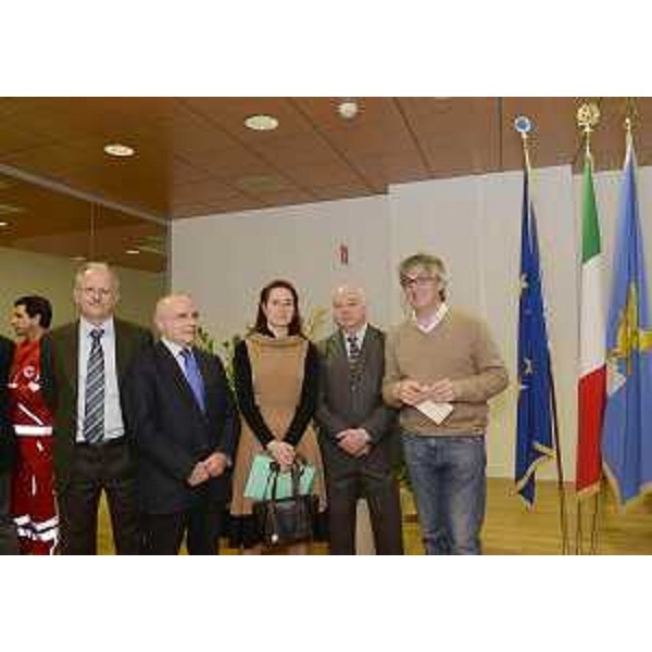 Il presidente della Regione Friuli Venezia Giulia alla presentazione del progetto "Arbitri del Cuore" per la preparazione di persone pronte ad eseguire manovre di rianimazione e defibrillazione precoce (BLS-D/Basic Life Support-Defibrillation) sui campi di calcio. (Udine 08/04/13)