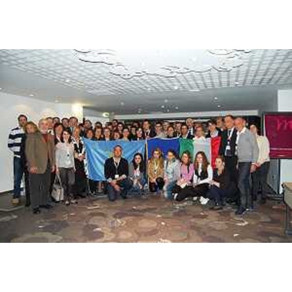 L'assessore regionale per le Politiche giovanili del FVG e il vicedirettore centrale Cultura, Sport, Relazioni internazionali e comunitarie al convegno dei giovani corregionali all'estero. (Marsiglia 08/04/13)