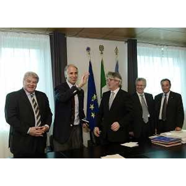 L'assessore regionale allo Sport, Giovanni Malagò (Presidente CONI-Comitato Olimpico Nazionale Italiano), il presidente della Regione Friuli Venezia Giulia, il segretario generale della Presidenza della Giunta e Francesco Cipolla (Vicepresidente CONI). (Udine 18/04/13)