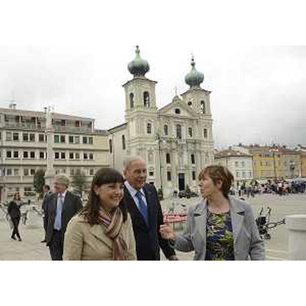 Debora Serracchiani (Presidente Friuli Venezia Giulia), Ettore Romoli (Sindaco Gorizia) e Maria Augusta Marrosu (Prefetto Gorizia) in piazza della Vittoria. (Gorizia 03/05/13)